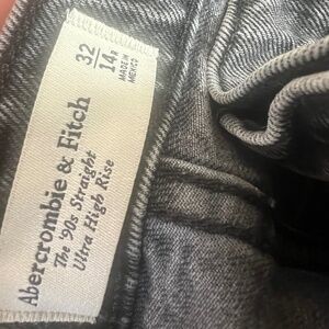Abercrombie & Fitch The 90s Straight Ultra High Rise 32